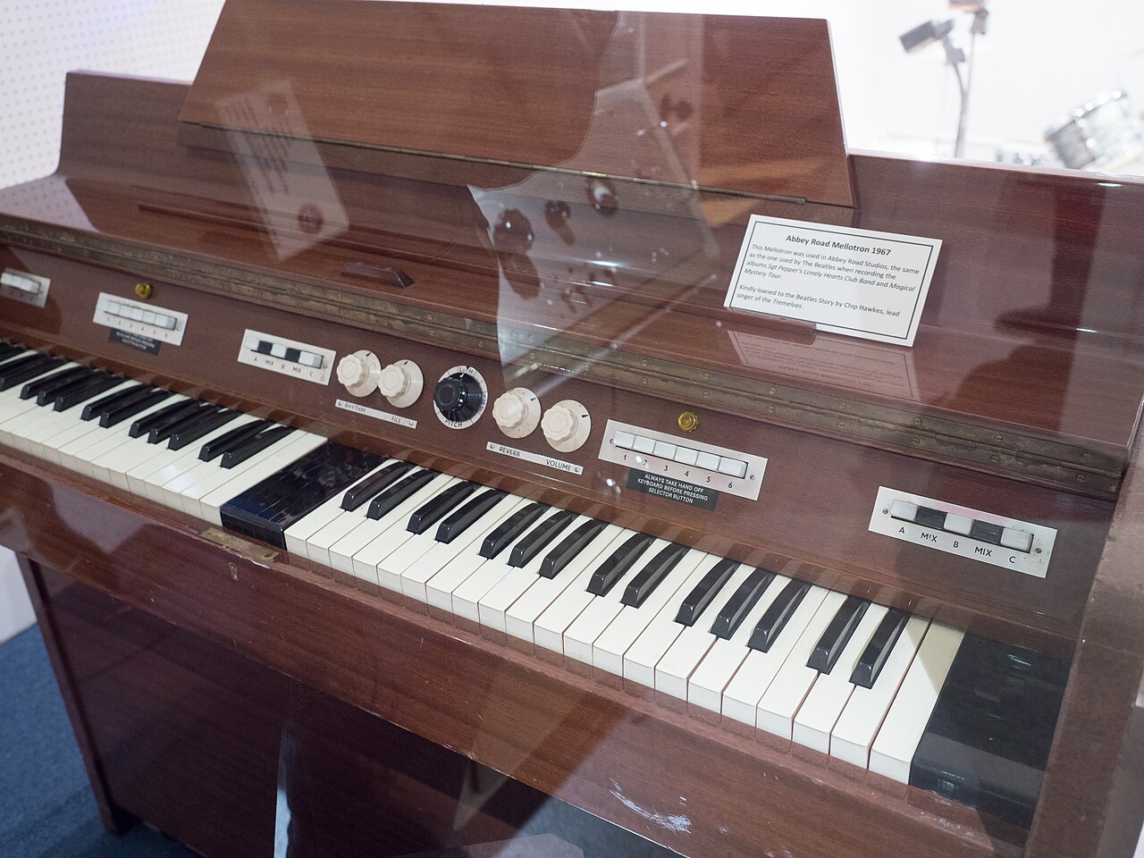 Mellotron Mk II (1967) used in Abbey Road Studios, The Beatles recording two albums Sgt. Pepper's and Magical Mystery Tour - The Beatles Story (2014-12-20 13.12 by ocs.wing).jpg