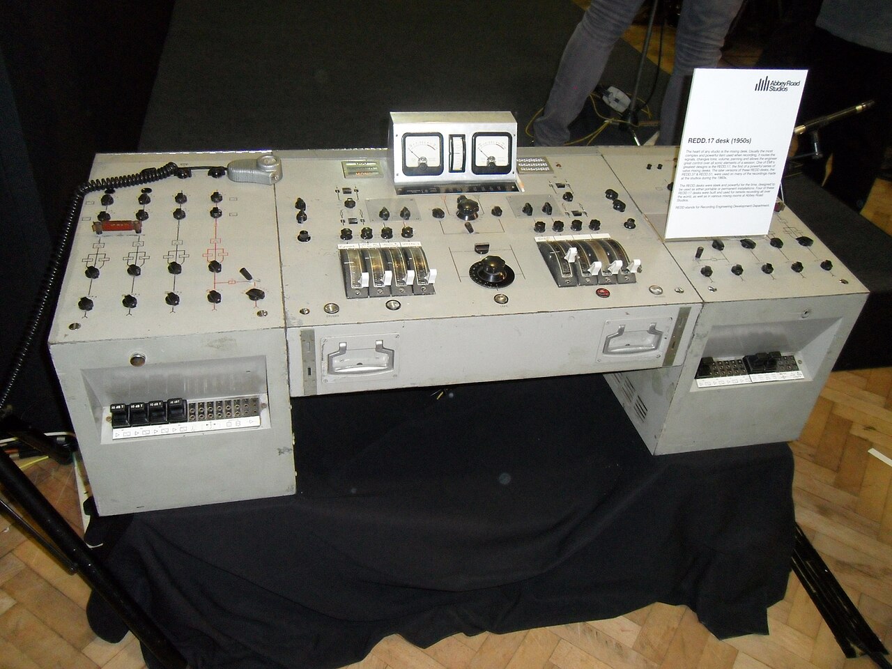 REDD.17 desk (1950s), Abbey Road Studios