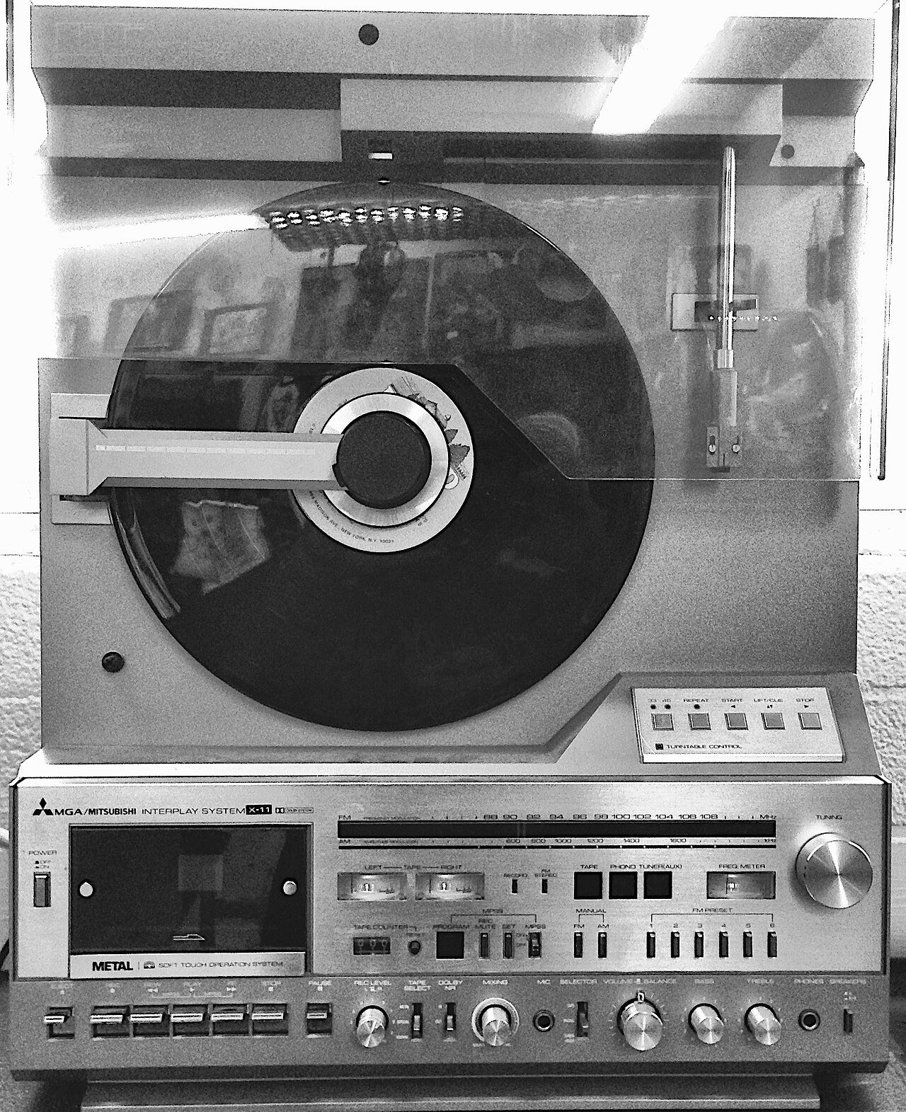 Mitsubishi X-11 Interplay all-in-one with vertical linear-tracking turntable (14809907277)