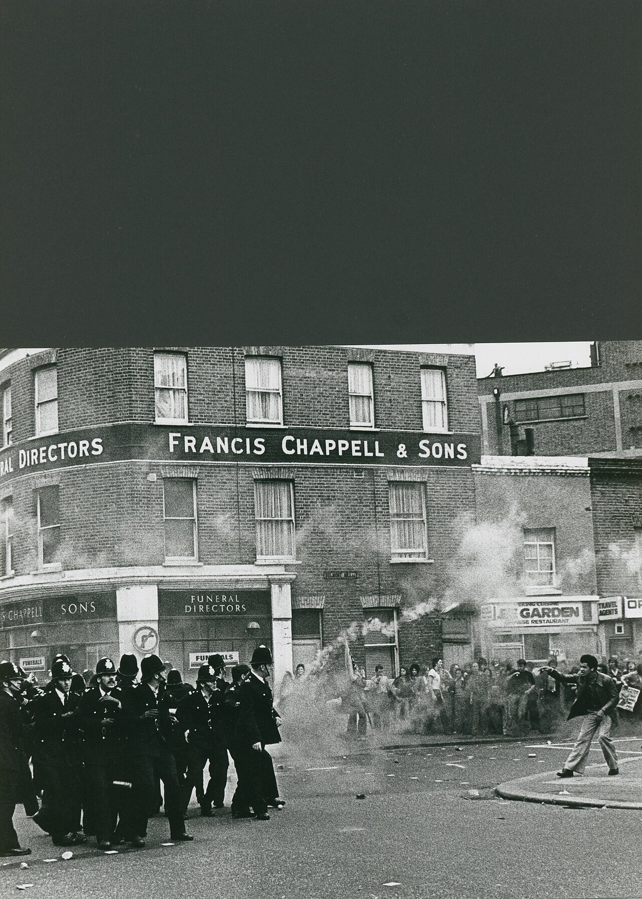 2 Police clash with demonstraters on Lewisham High Street