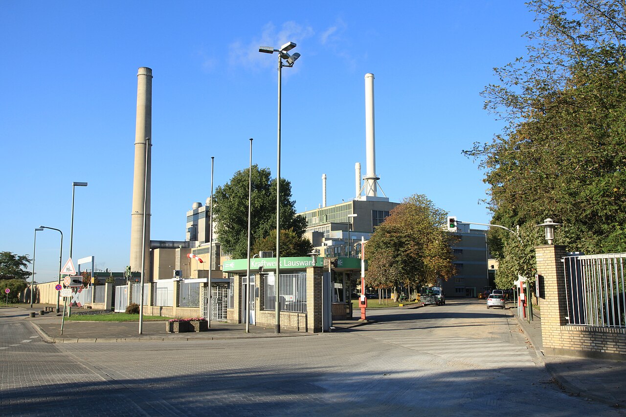 Düsseldorf - Auf der Lausward - Kraftwerk 02 ies.jpg
