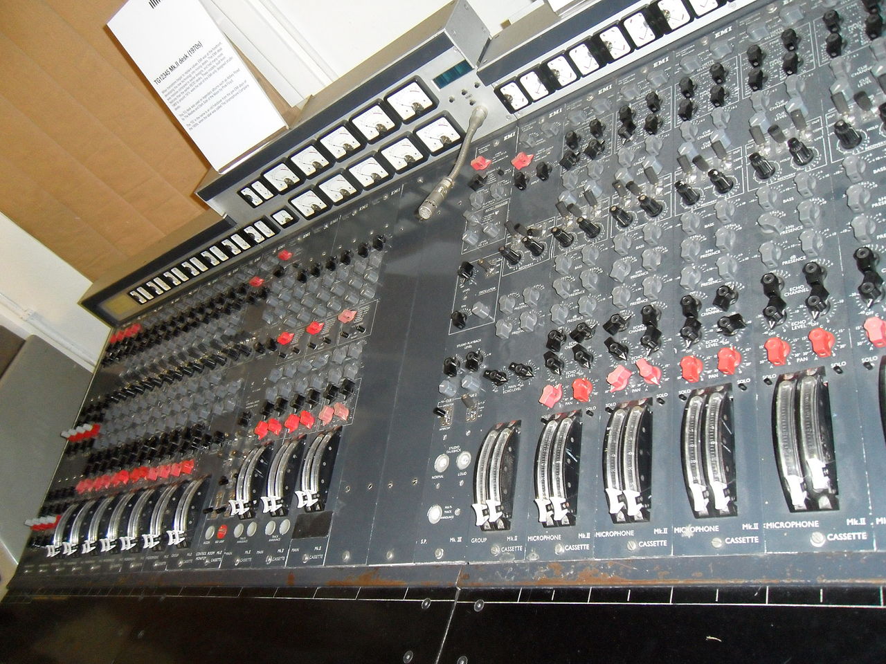 TG12345 Mk.II desk (1970s) right angled, Abbey Road Studios.jpg