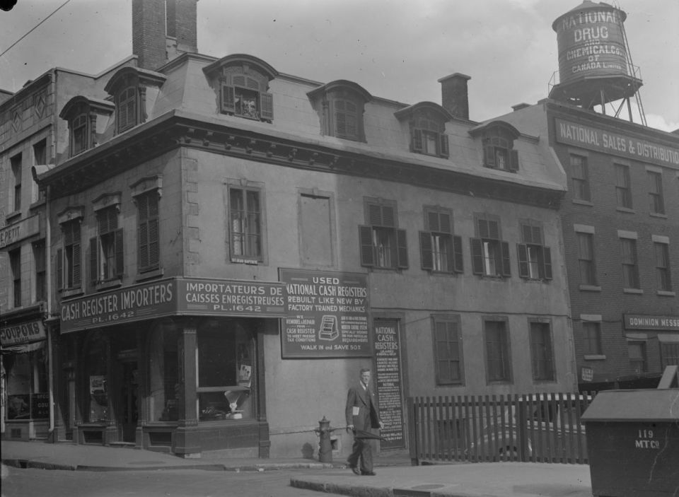 Feature. Old Store BAnQ P48S1P10512.jpg