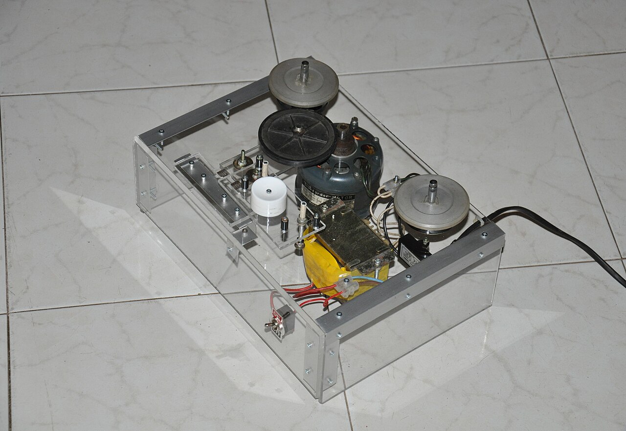 Reel to reel tape cleaner (2)