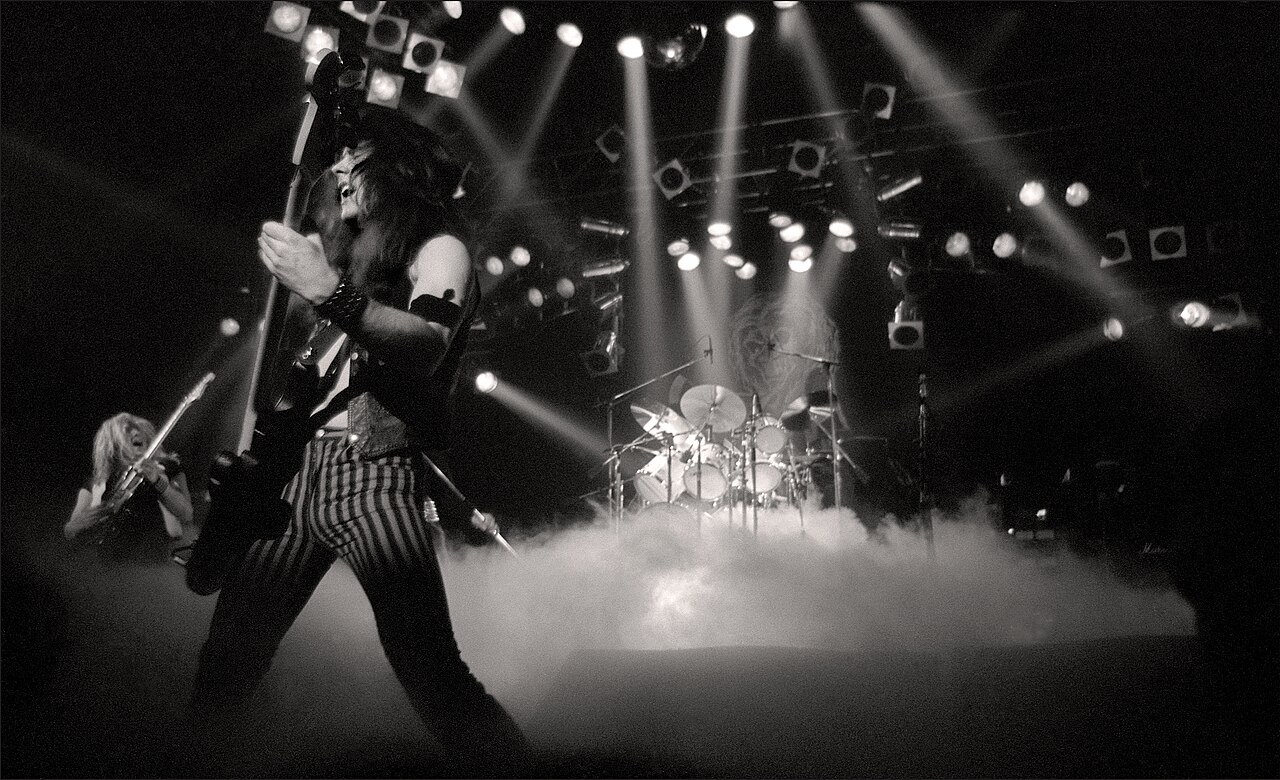 Iron Maiden, Steve Harris - Manchester Apollo - 1980
