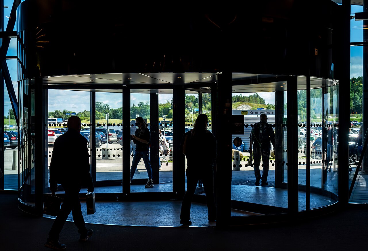 Entrance in Torp shopping mall, Uddevalla.jpg
