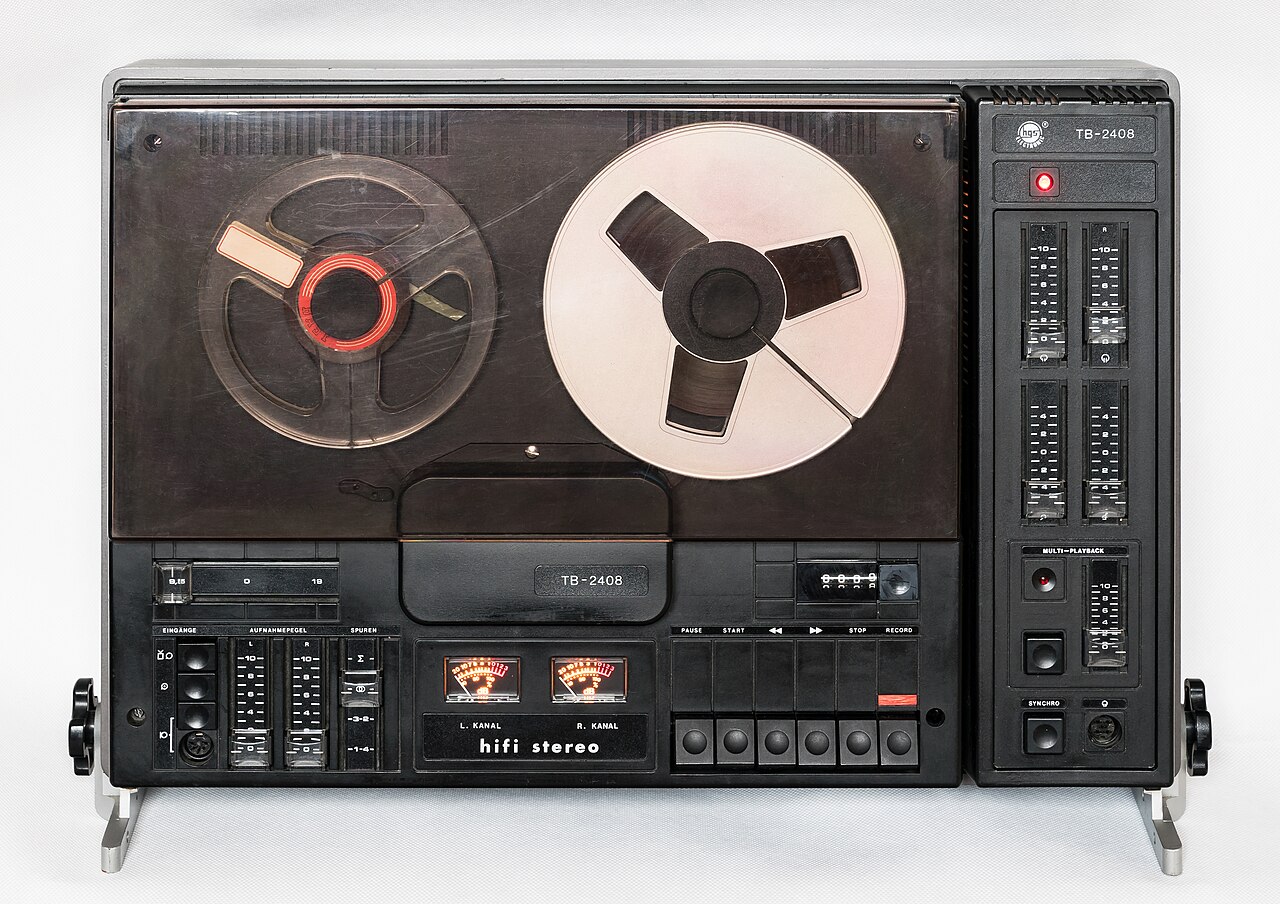 2017 Magnetofon szpulowy Aria M 2408 SD.jpg